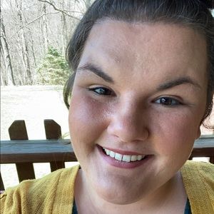 Meet your Posher, Alexis